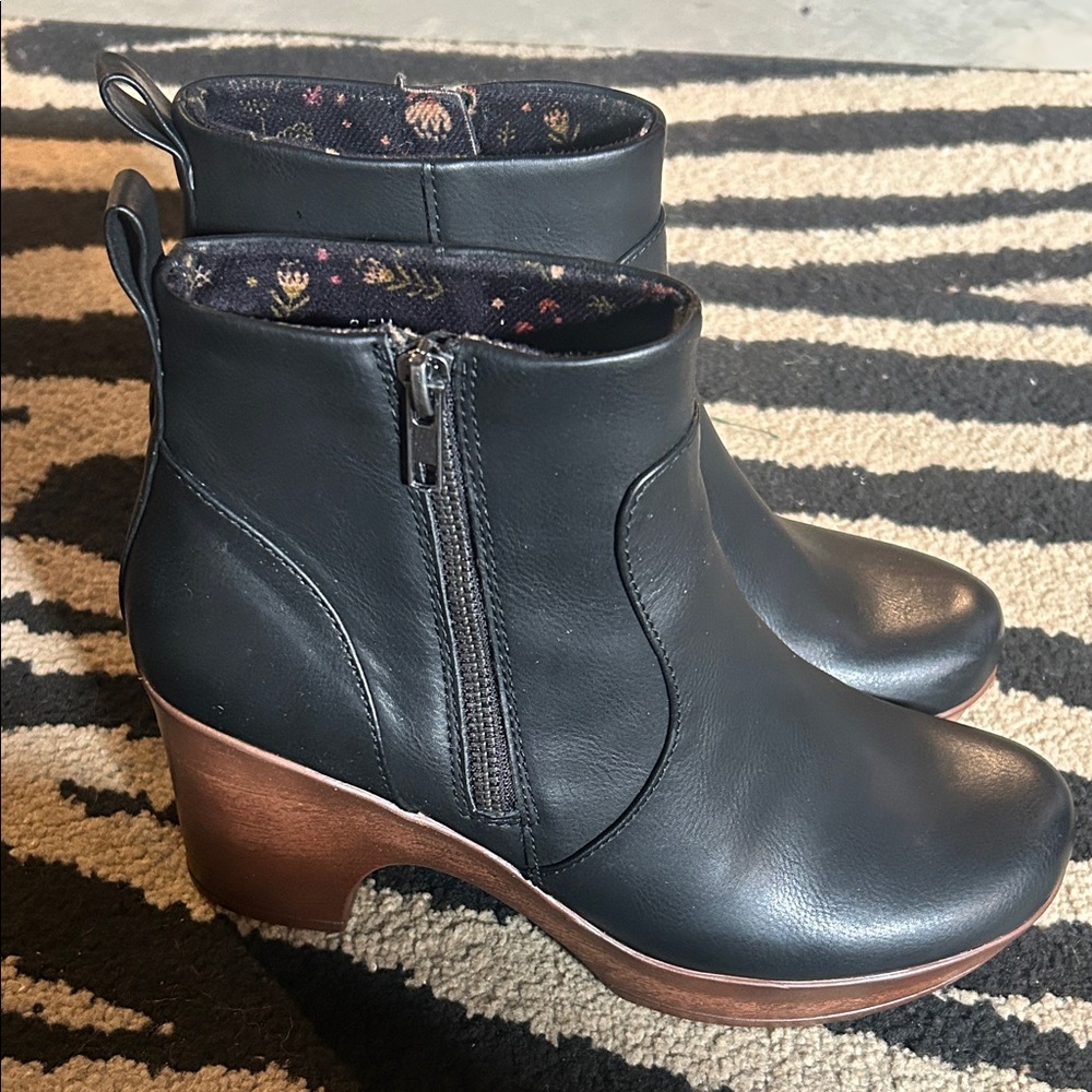 boc Black Ankle Boots with Brown Wedge